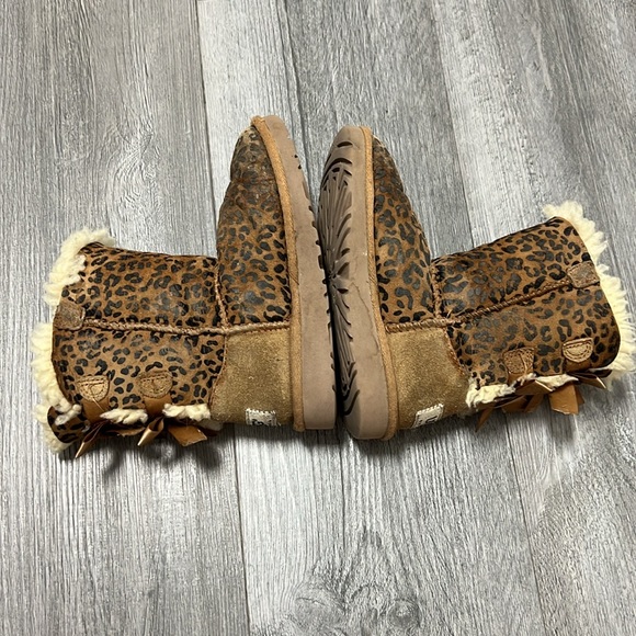 UGG Australia Girls' Leopard Bailey Bow Boots/ size 11 - Picture 7 of 12